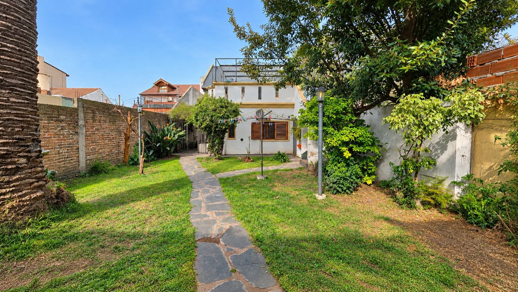 CASA + DEPARTAMENTO EN PLANTA ALTA | AMPLIO PARQUE, QUINCHO/TALLER Y ACCESOS INDEPENDIENTES