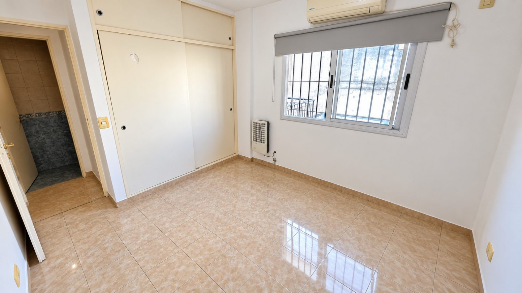 ¡ALQUILER EN LOMAS DE ZAMORA! DEPARTAMENTO DE 2 AMBIENTES CON BALCON Y COCHERA