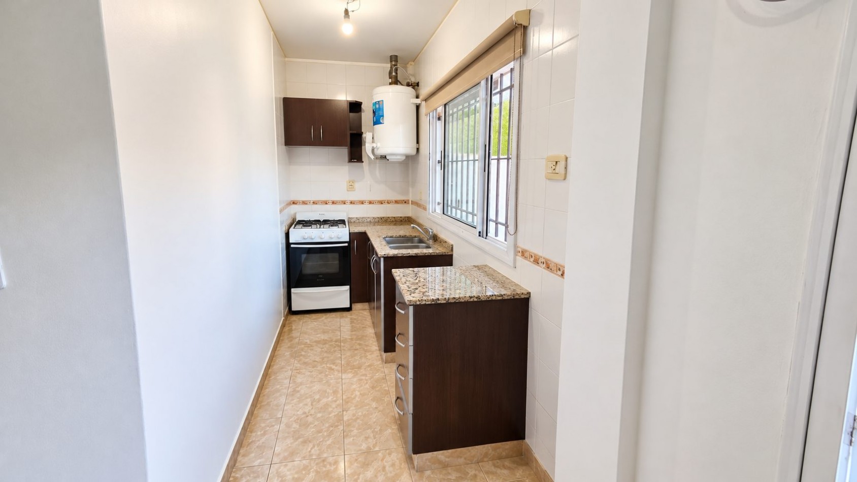 ¡ALQUILER EN LOMAS DE ZAMORA! DEPARTAMENTO DE 2 AMBIENTES CON BALCON Y COCHERA
