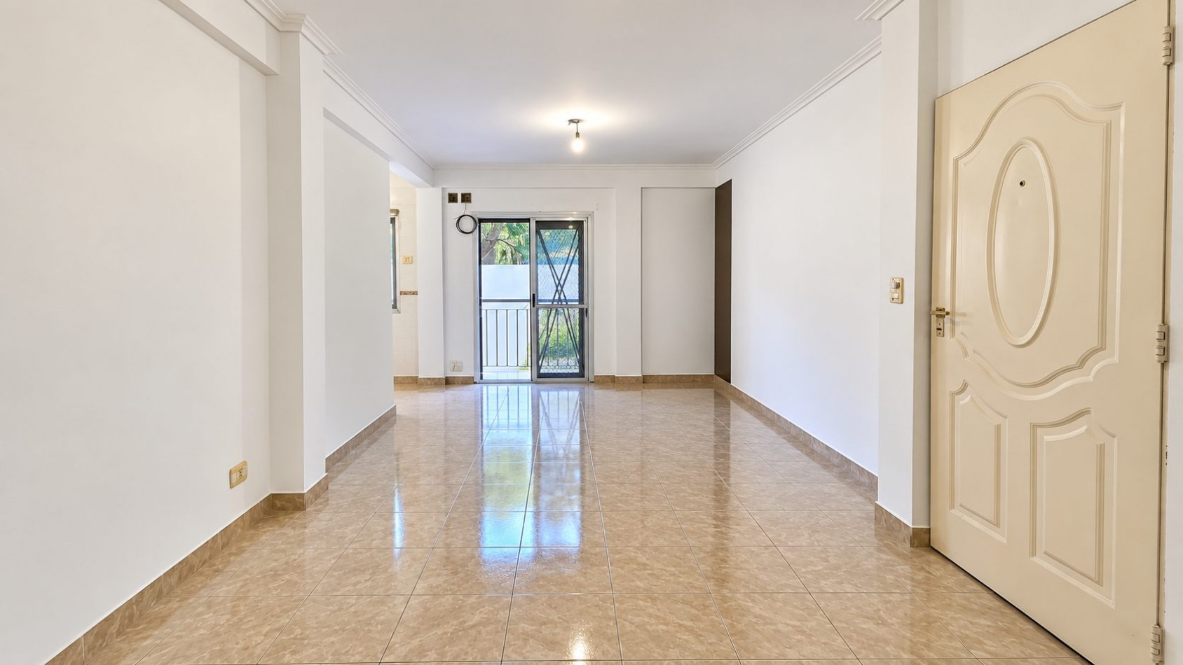 ¡ALQUILER EN LOMAS DE ZAMORA! DEPARTAMENTO DE 2 AMBIENTES CON BALCON Y COCHERA