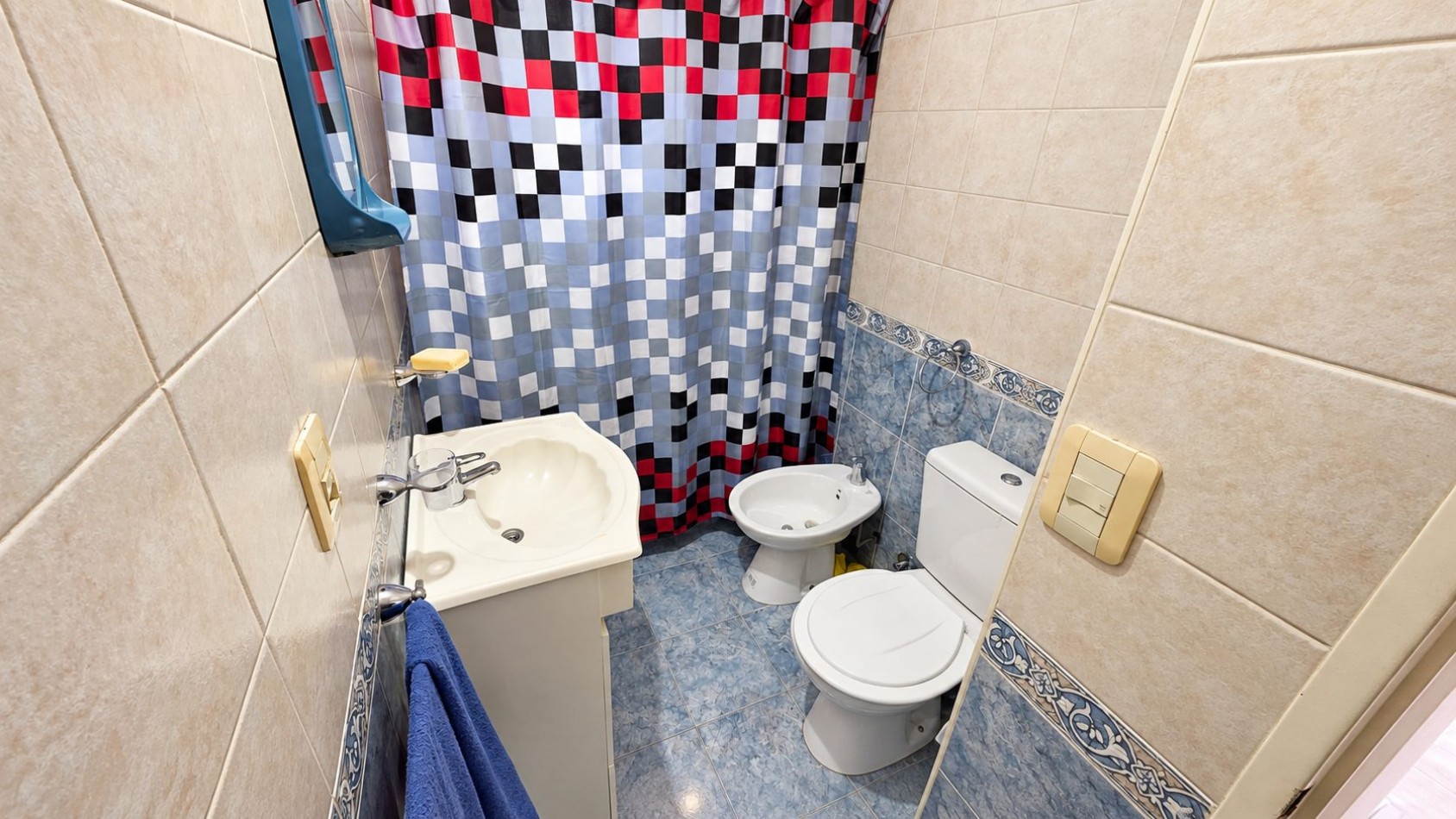 ¡ALQUILER EN LOMAS DE ZAMORA! DEPARTAMENTO DE 2 AMBIENTES CON BALCON Y COCHERA