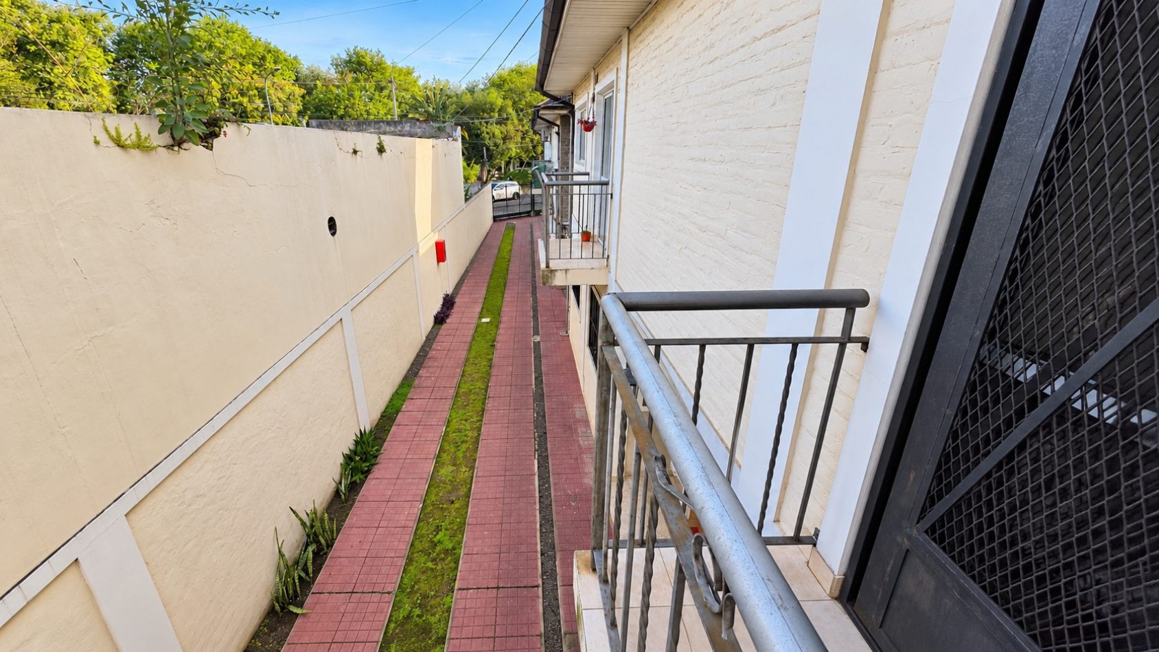 ¡ALQUILER EN LOMAS DE ZAMORA! DEPARTAMENTO DE 2 AMBIENTES CON BALCON Y COCHERA