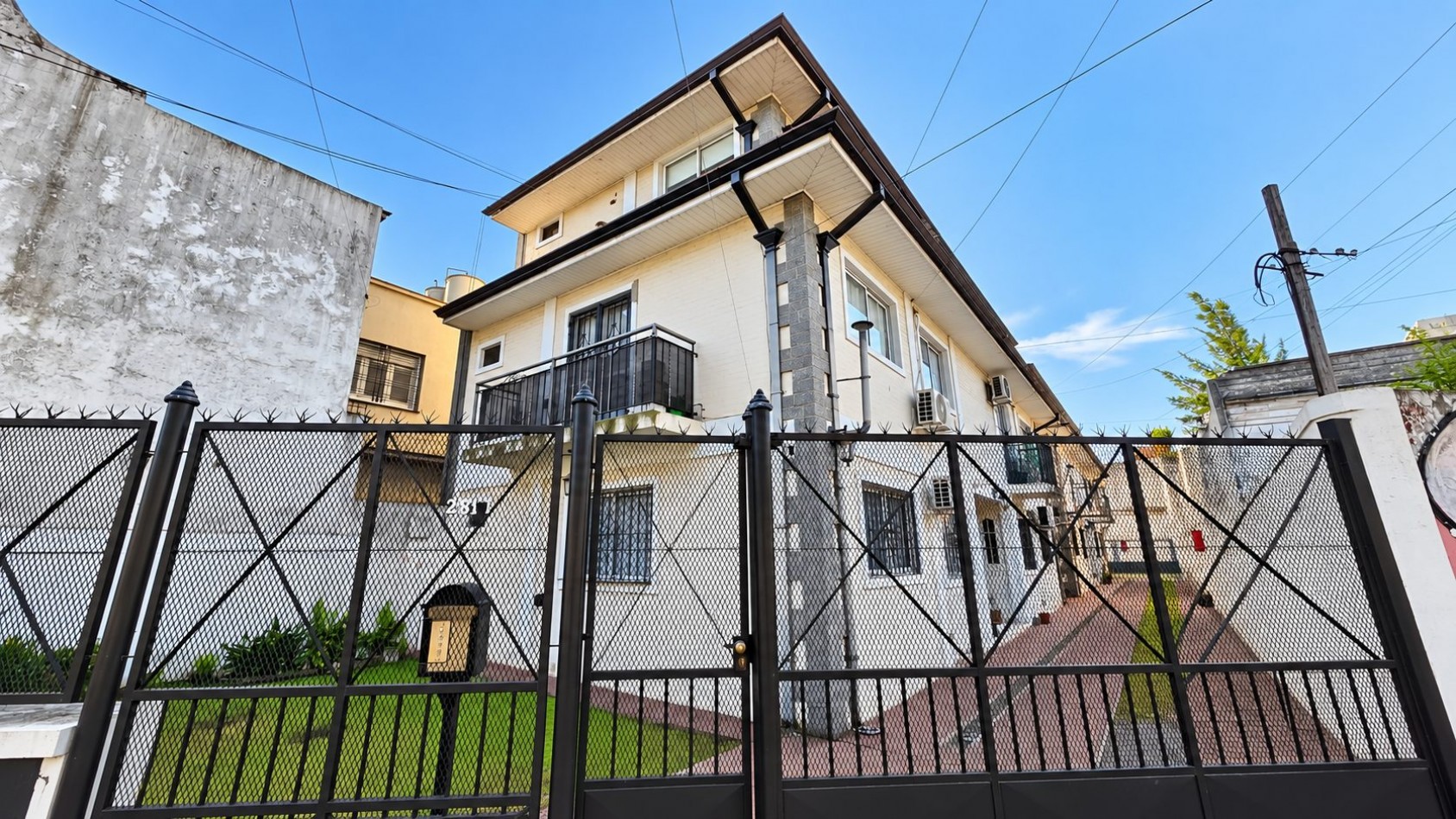 ¡ALQUILER EN LOMAS DE ZAMORA! DEPARTAMENTO DE 2 AMBIENTES CON BALCON Y COCHERA