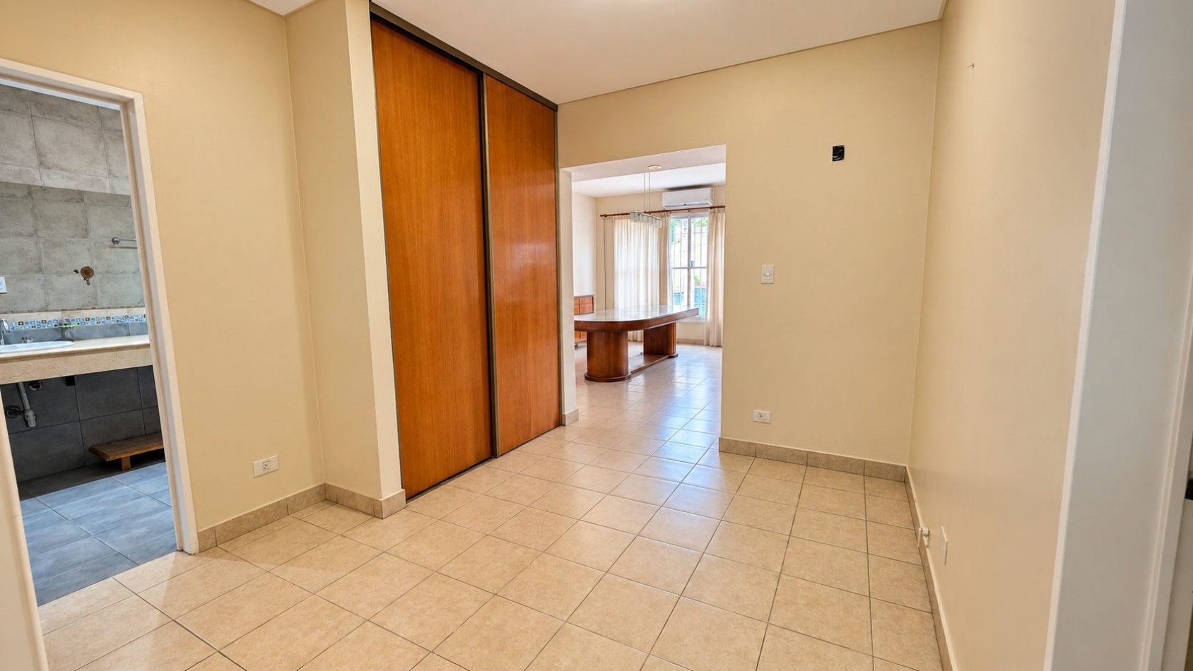 ¡AMPLIO PH DE 4 AMBIENTES CON JARDIN, SUITE Y ESPACIO VERDE EN REMEDIOS DE ESCALADA!