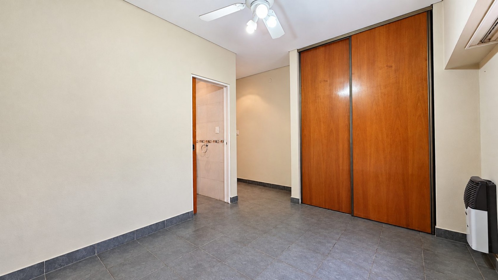 ¡AMPLIO PH DE 4 AMBIENTES CON JARDIN, SUITE Y ESPACIO VERDE EN REMEDIOS DE ESCALADA!
