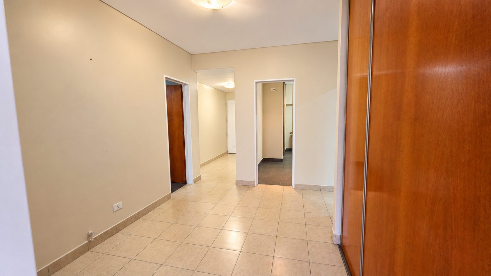 ¡AMPLIO PH DE 4 AMBIENTES CON JARDIN, SUITE Y ESPACIO VERDE EN REMEDIOS DE ESCALADA!