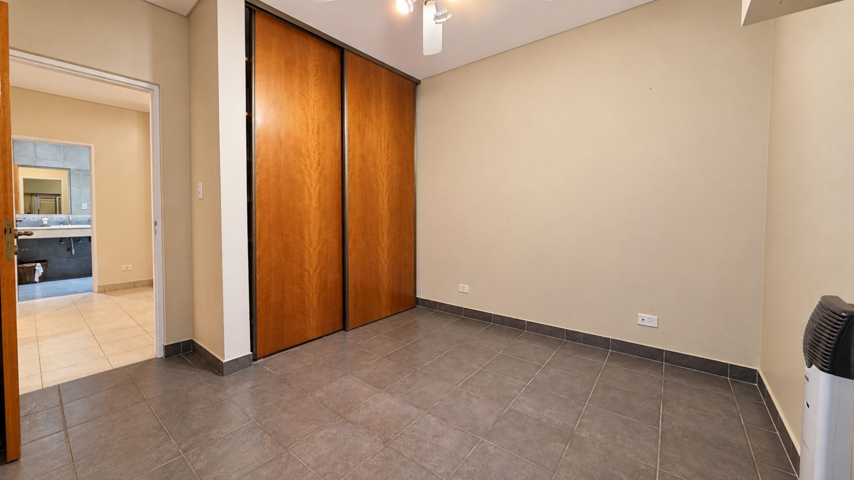 ¡AMPLIO PH DE 4 AMBIENTES CON JARDIN, SUITE Y ESPACIO VERDE EN REMEDIOS DE ESCALADA!