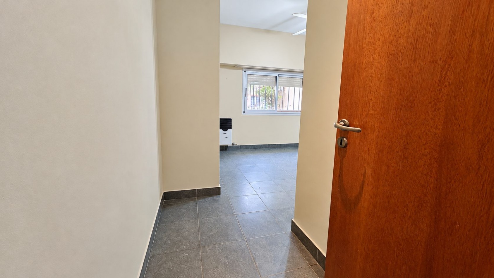 ¡AMPLIO PH DE 4 AMBIENTES CON JARDIN, SUITE Y ESPACIO VERDE EN REMEDIOS DE ESCALADA!