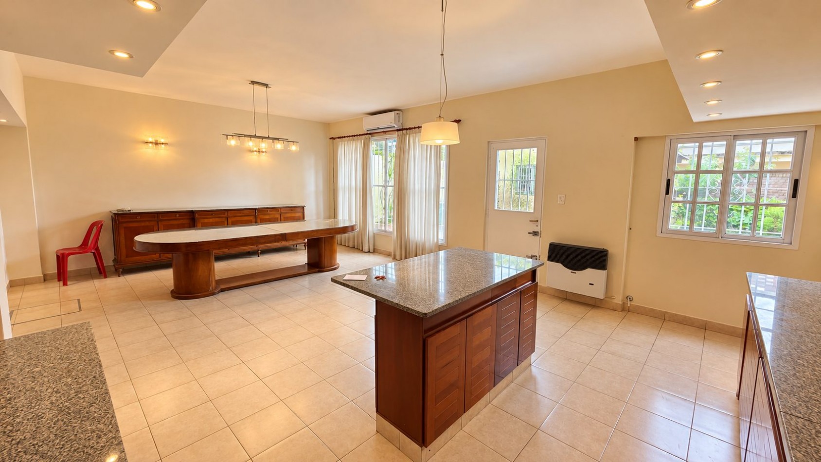 ¡AMPLIO PH DE 4 AMBIENTES CON JARDIN, SUITE Y ESPACIO VERDE EN REMEDIOS DE ESCALADA!