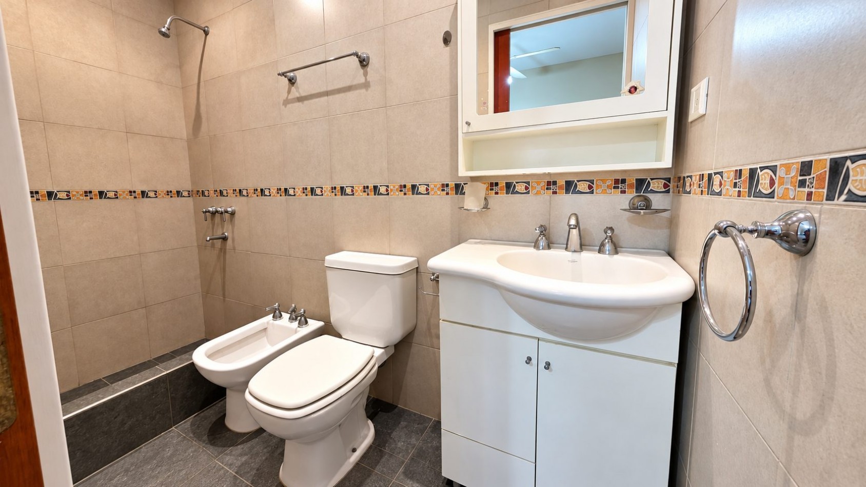 ¡AMPLIO PH DE 4 AMBIENTES CON JARDIN, SUITE Y ESPACIO VERDE EN REMEDIOS DE ESCALADA!