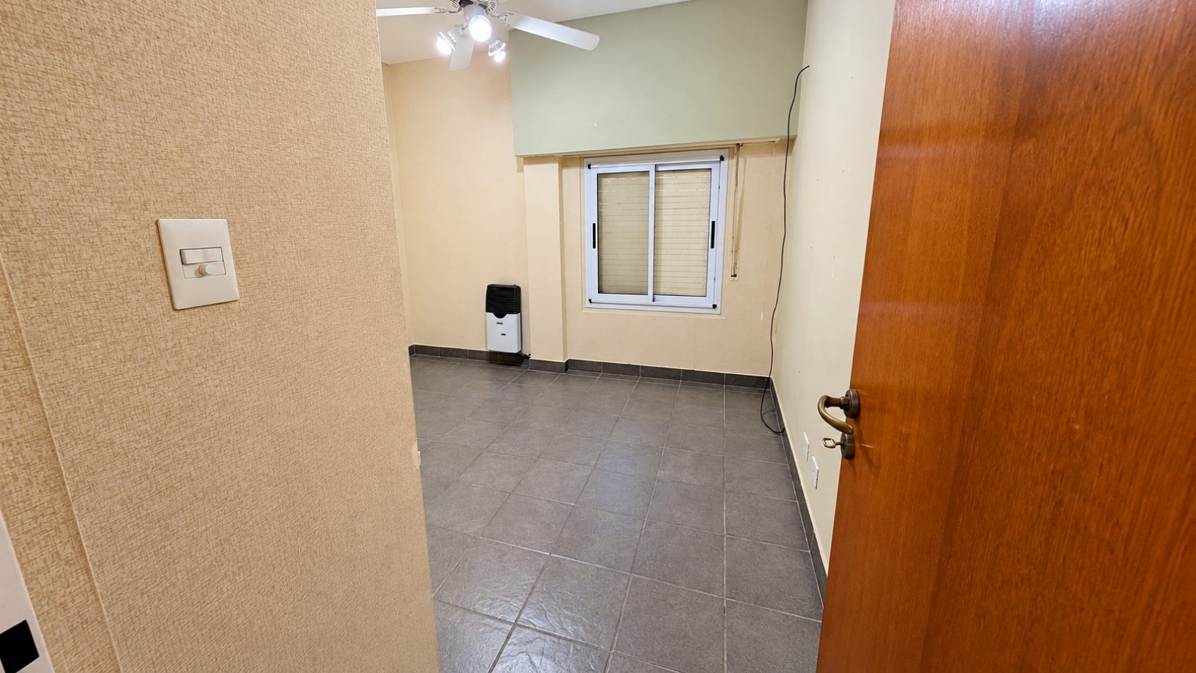 ¡AMPLIO PH DE 4 AMBIENTES CON JARDIN, SUITE Y ESPACIO VERDE EN REMEDIOS DE ESCALADA!