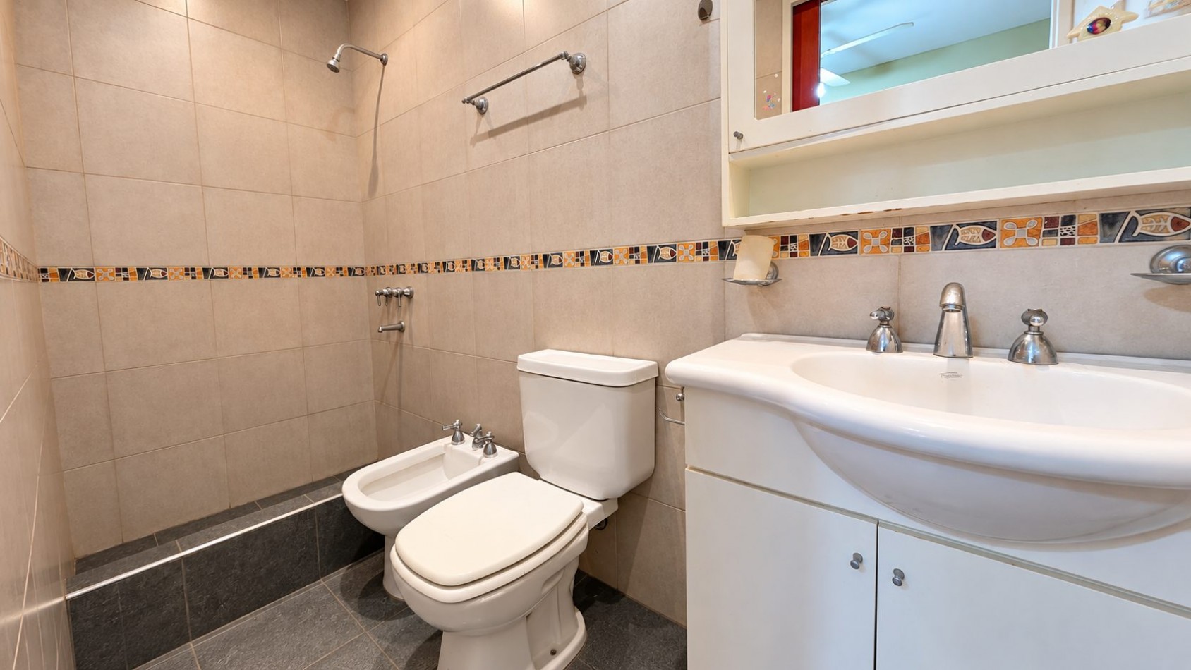 ¡AMPLIO PH DE 4 AMBIENTES CON JARDIN, SUITE Y ESPACIO VERDE EN REMEDIOS DE ESCALADA!