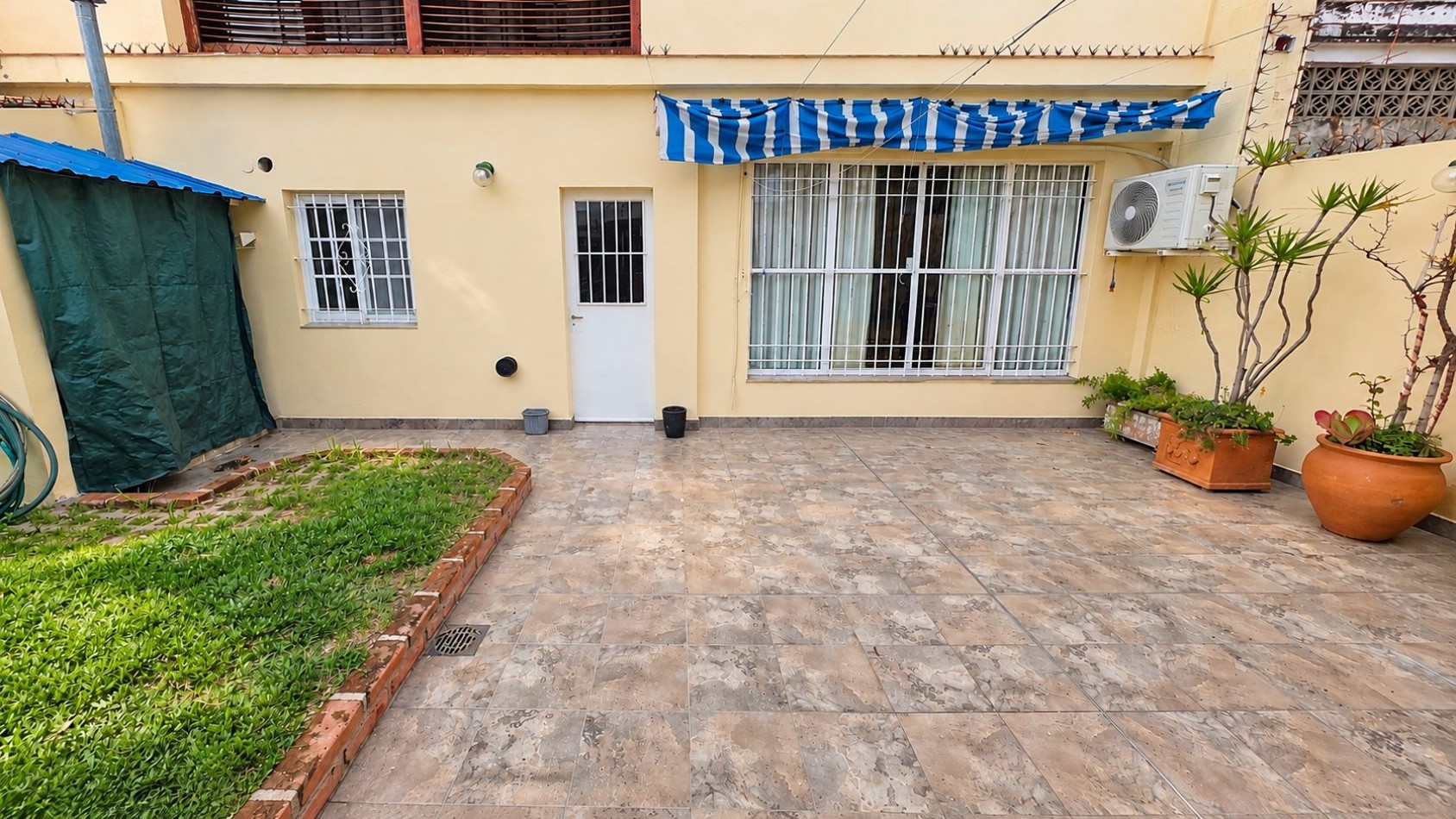 ¡AMPLIO PH DE 4 AMBIENTES CON JARDIN, SUITE Y ESPACIO VERDE EN REMEDIOS DE ESCALADA!