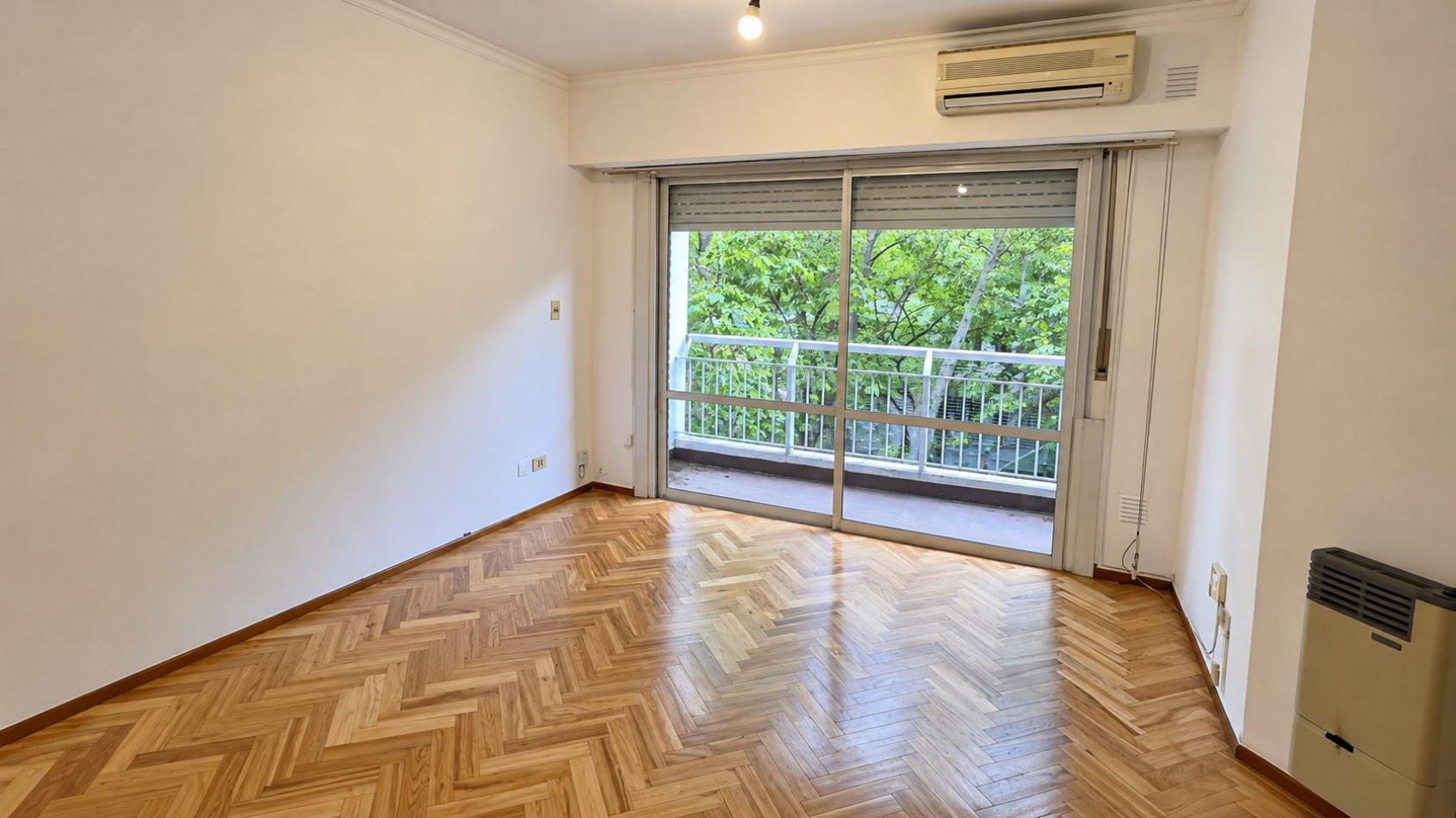 ¡ALQUILER DE DEPARTAMENTO 2 AMBIENTES CON BALCON AL FRENTE, A SOLO 1 CUADRA DE LA ESTACION DE LOMAS DE ZAMORA!