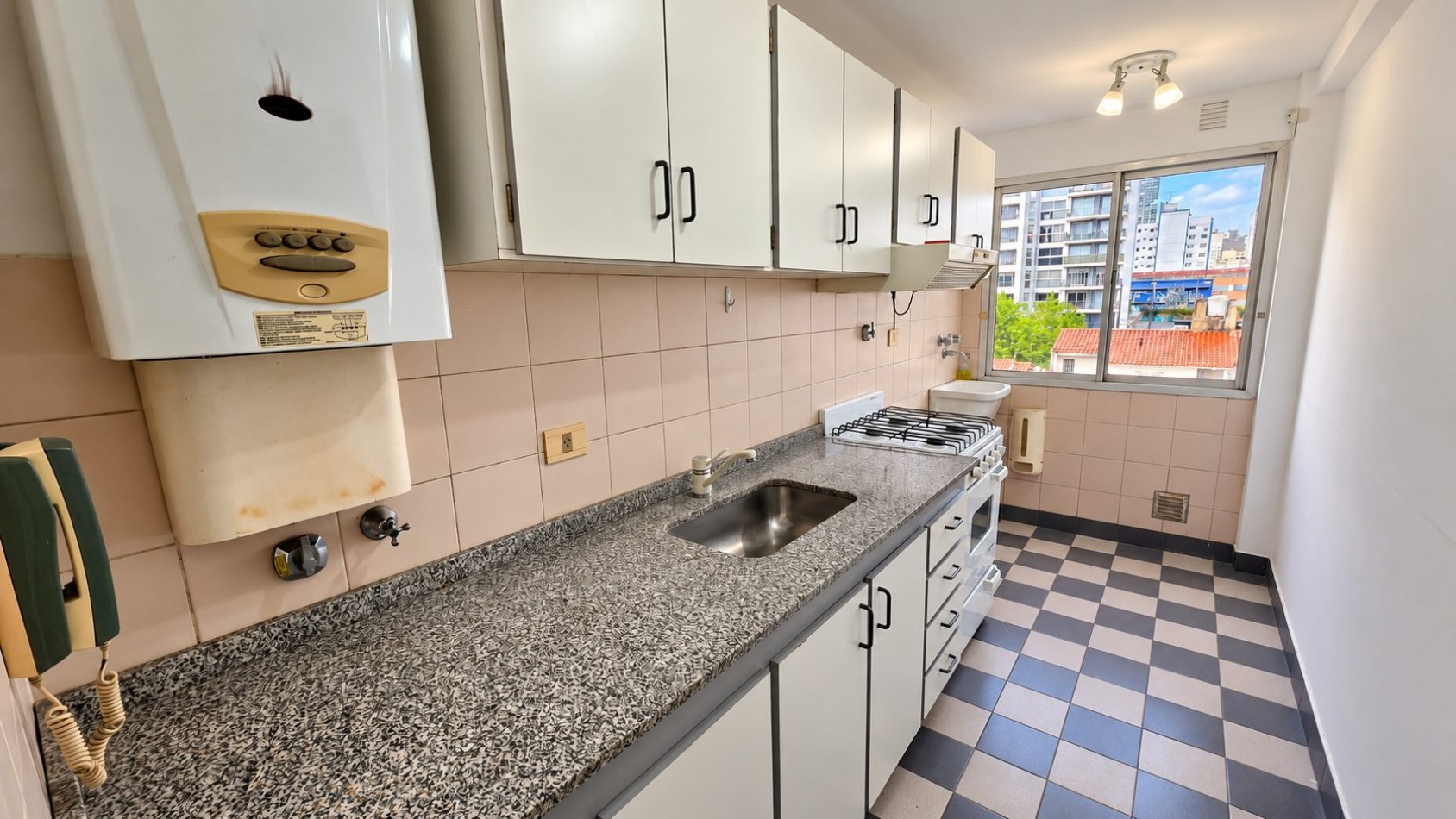 ¡ALQUILER DE DEPARTAMENTO 2 AMBIENTES CON BALCON AL FRENTE, A SOLO 1 CUADRA DE LA ESTACION DE LOMAS DE ZAMORA!