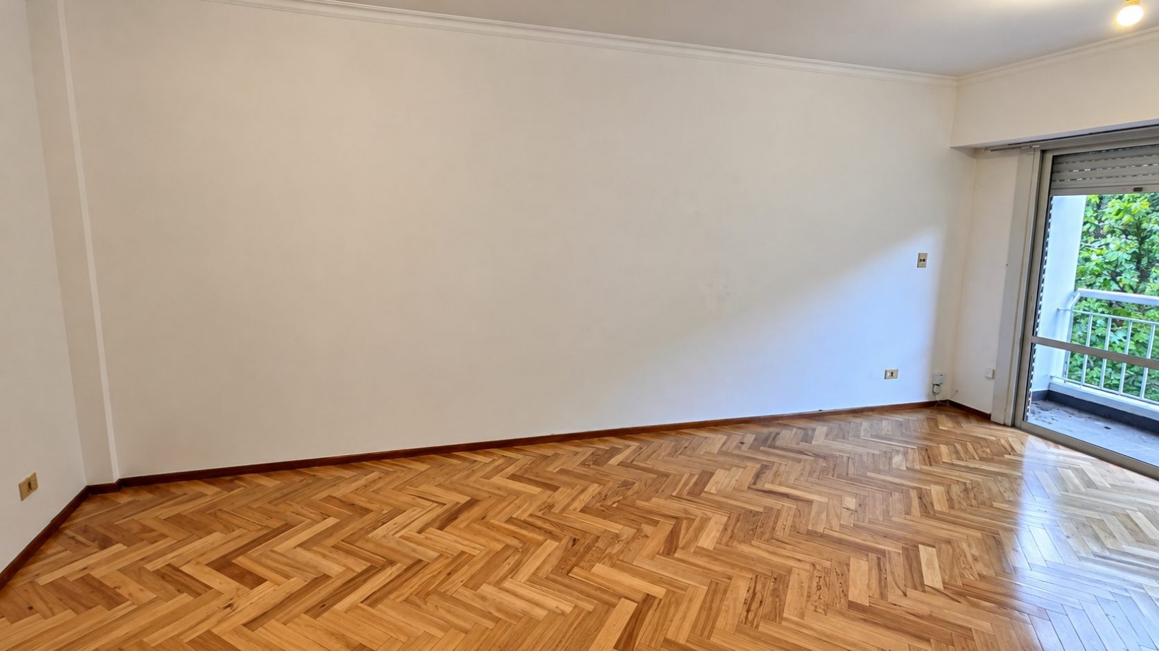 ¡ALQUILER DE DEPARTAMENTO 2 AMBIENTES CON BALCON AL FRENTE, A SOLO 1 CUADRA DE LA ESTACION DE LOMAS DE ZAMORA!