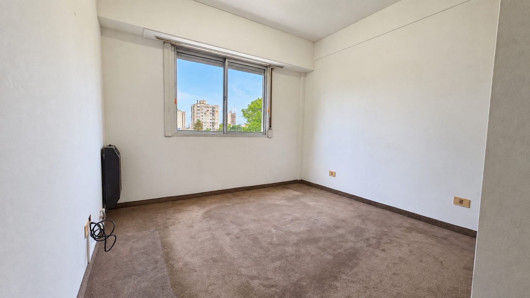 ¡ALQUILER DE DEPARTAMENTO 2 AMBIENTES CON BALCON AL FRENTE, A SOLO 1 CUADRA DE LA ESTACION DE LOMAS DE ZAMORA!