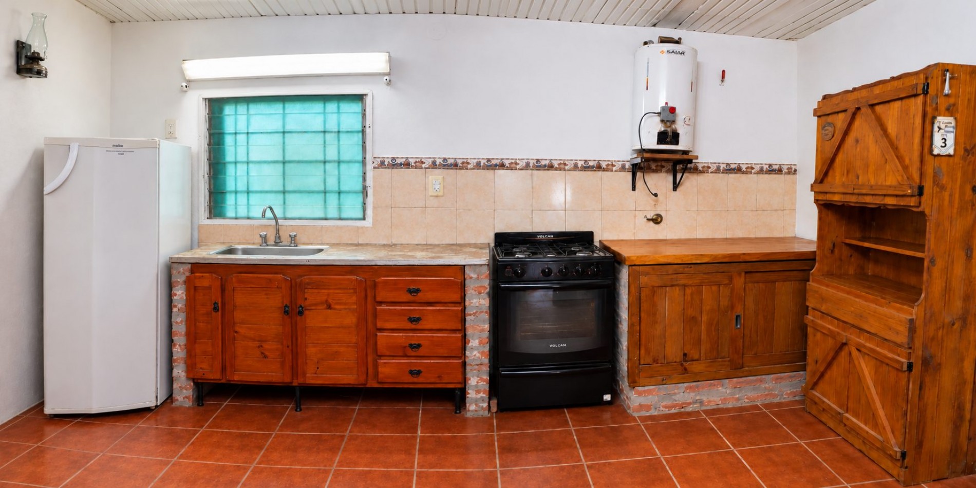 NUEVA ATLANTIS - A SOLO 3 CUADRAS DEL MAR, UN REFUGIO RODEADO DE NATURALEZA SOBRE UN LOTE DE 500 M²