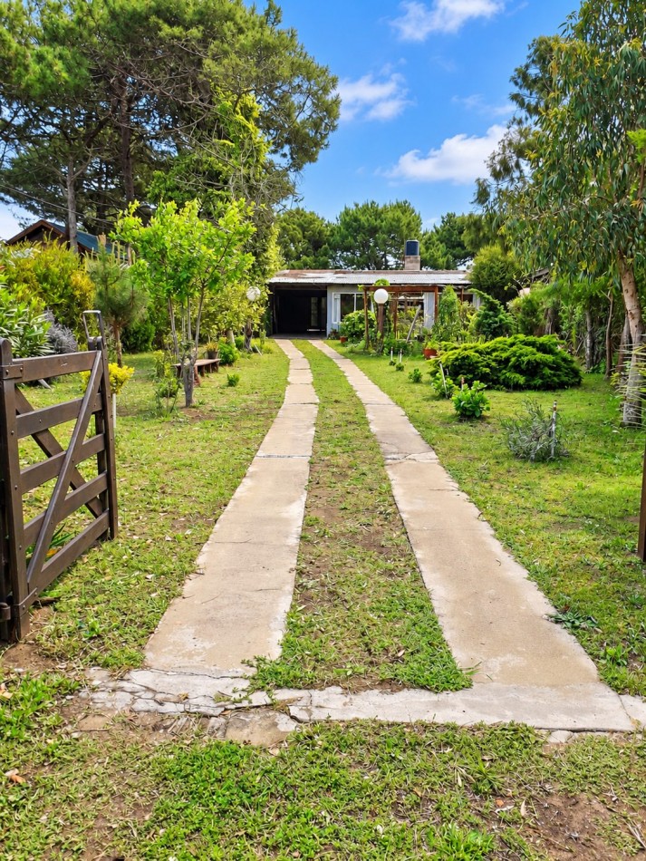 NUEVA ATLANTIS - A SOLO 3 CUADRAS DEL MAR, UN REFUGIO RODEADO DE NATURALEZA SOBRE UN LOTE DE 500 M²