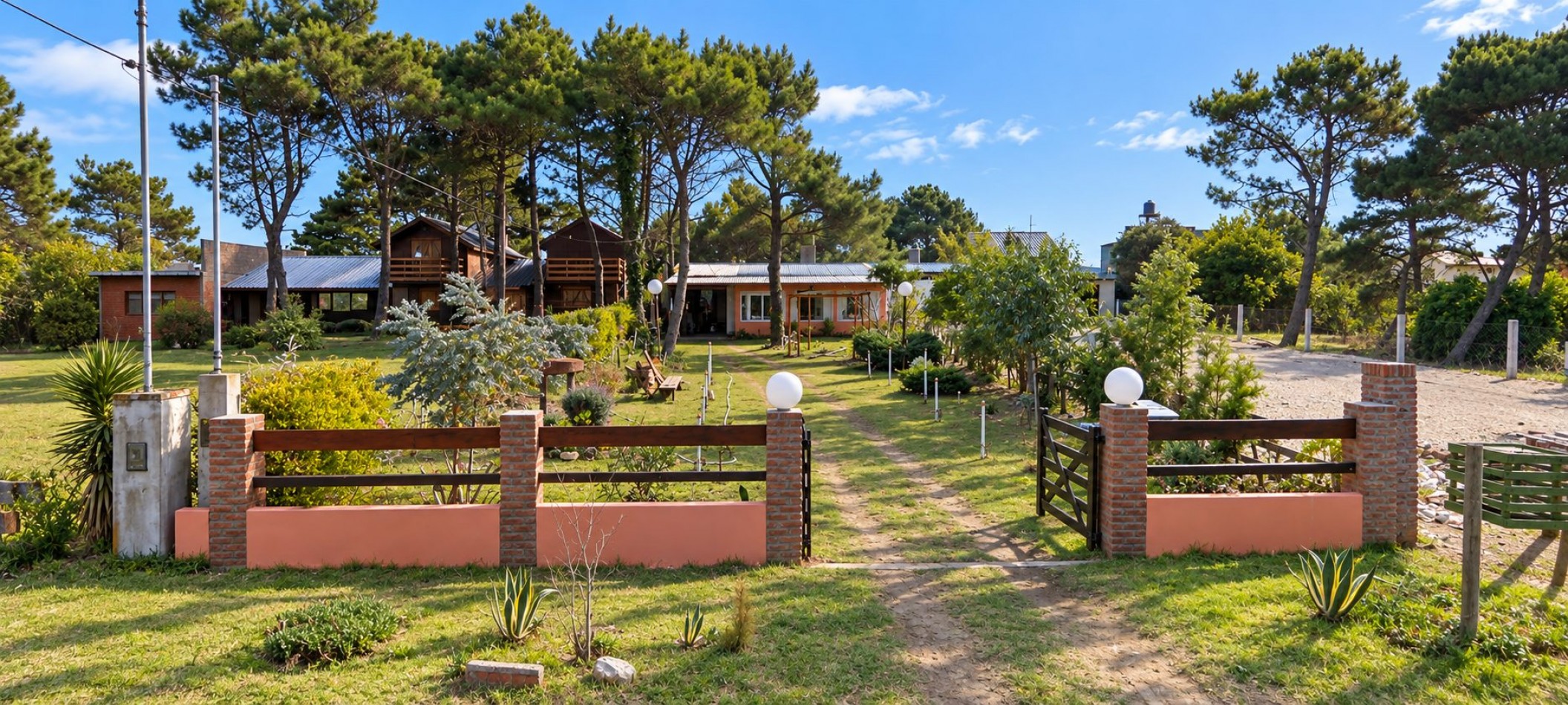 NUEVA ATLANTIS - A SOLO 3 CUADRAS DEL MAR, UN REFUGIO RODEADO DE NATURALEZA SOBRE UN LOTE DE 500 M²