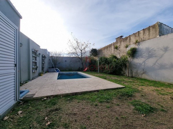 CASA CON PISCINA