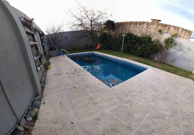 CASA CON PISCINA