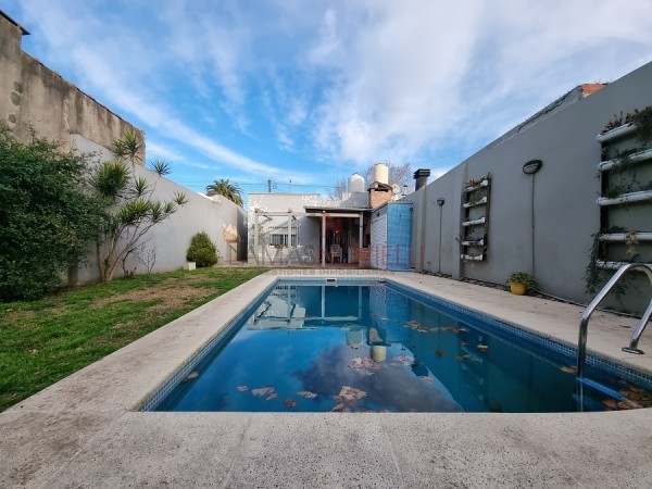 CASA CON PISCINA