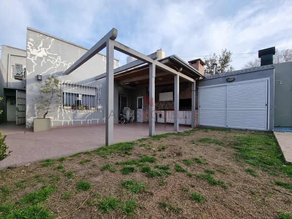 CASA CON PISCINA