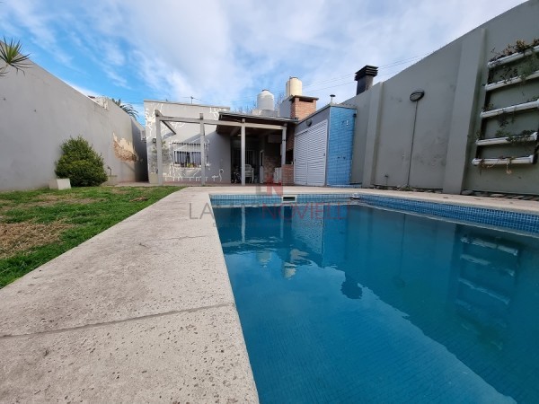 CASA CON PISCINA