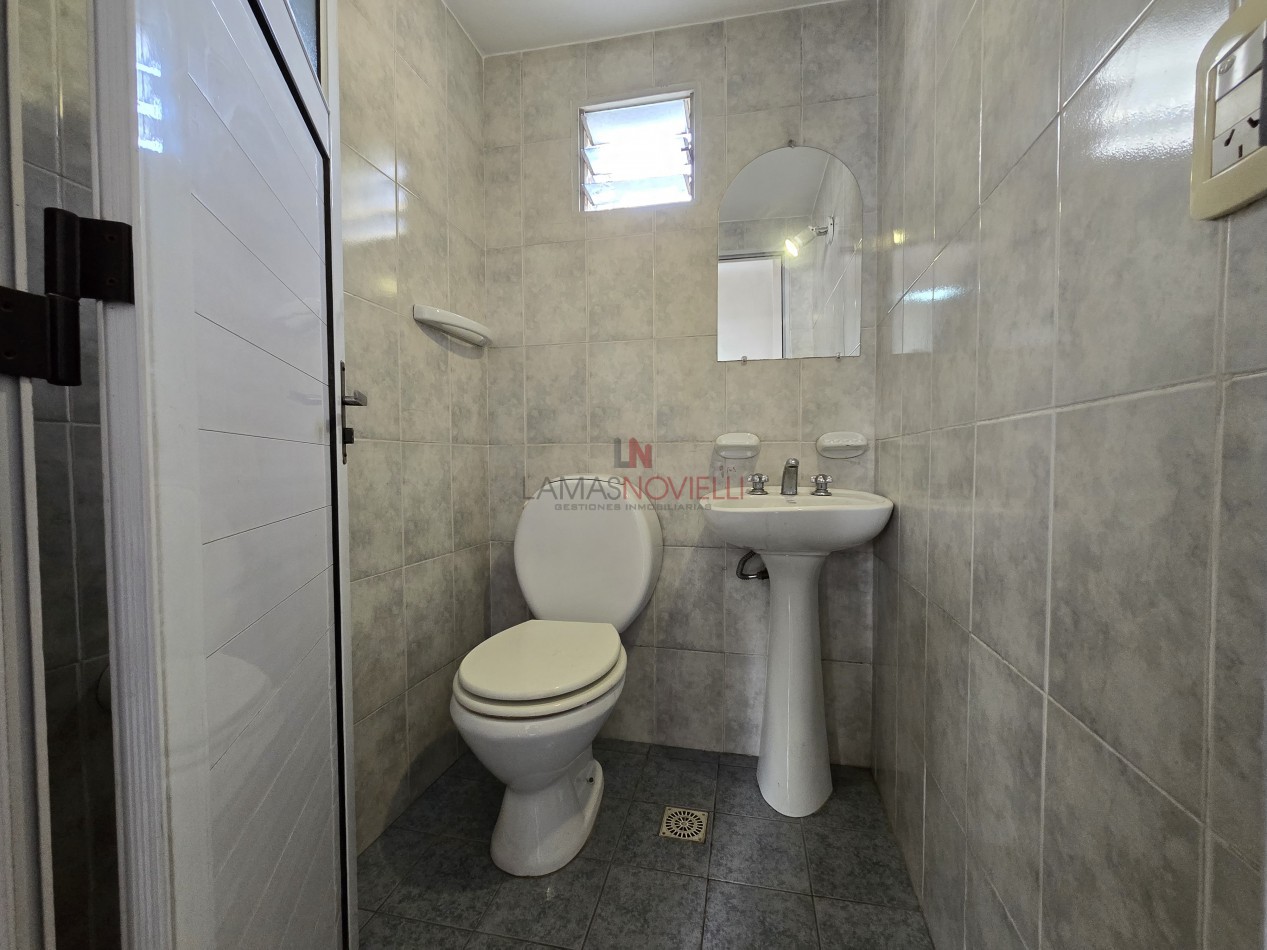 OFICINA PARA USO COMERCIAL O PROFESIONAL