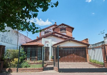 CHALET 4 AMB. CON PILETA Y PLAYROOM (PRECIO CHARLABLE)