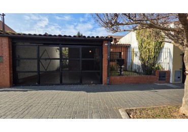 CASA CON JARDIN, PISCINA Y QUINCHO
