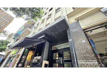 OFICINA CON 4 DESPACHOS