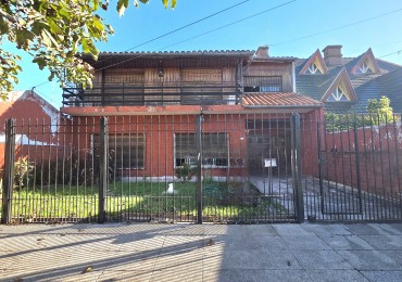 Casa 2 Viviendas en Venta | 6 Ambientes | Patio, Quincho y Cochera | Excelente Ubicacion