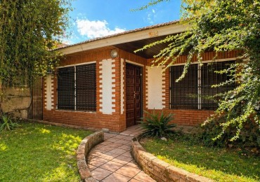 CASA 3 AMBIENTES CON COCHERA Y GRAN PATIO