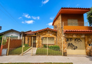 CASA DE 3 DORMITORIOS CON GARAGE, QUINCHO, PARQUE Y PILETA EN LONGCHAMPS