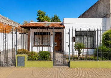 Casa 3 Ambientes con Garage, Jardin y Gran Patio a 150 m de Boulevard Buenos Aires